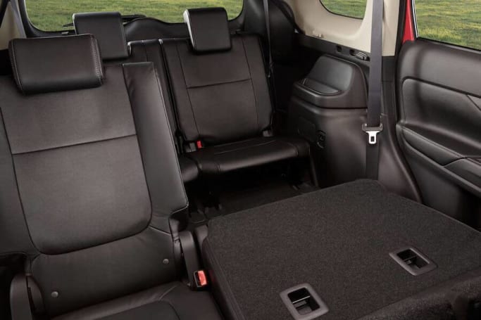 Phev 7 outlet seater 2019